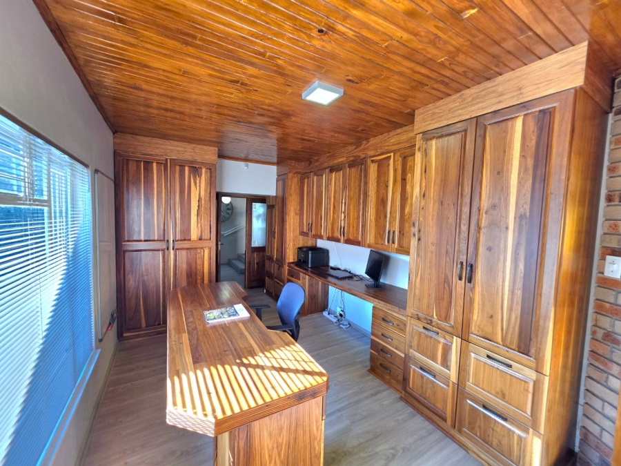 5 Bedroom Property for Sale in Panorama Free State